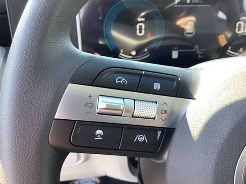 Certified 2025 Hyundai Tucson SE image 29