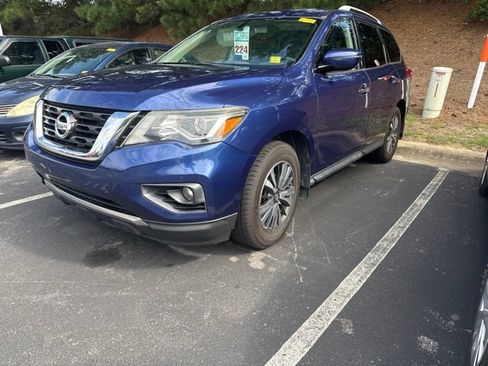 Used 2018 Nissan Pathfinder SV FWD image 2