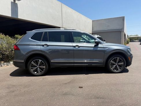 Used 2018 Volkswagen Tiguan SEL AWD/4WD image 6