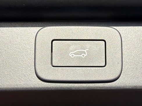 New 2025 Land Rover Range Rover SE image 12