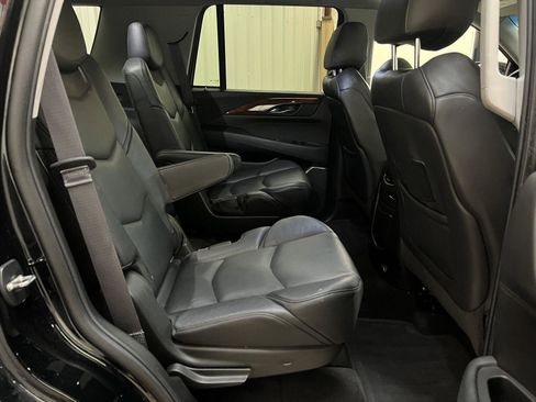 Used 2015 Cadillac Escalade Premium image 30