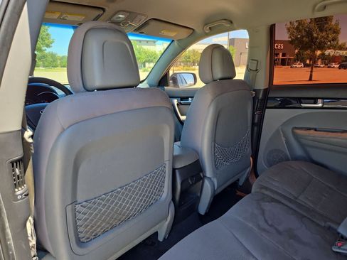 Used 2015 Kia Sorento LX FWD image 16