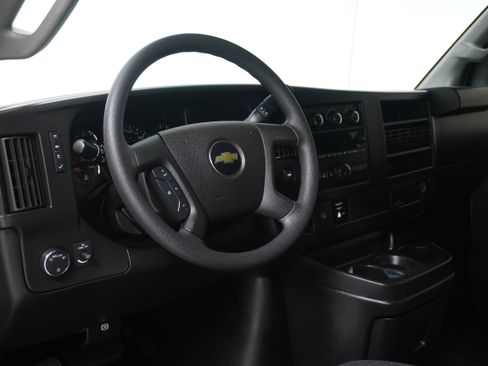 Used 2018 Chevrolet Express 2500 w/ Driver Convenience Package image 7