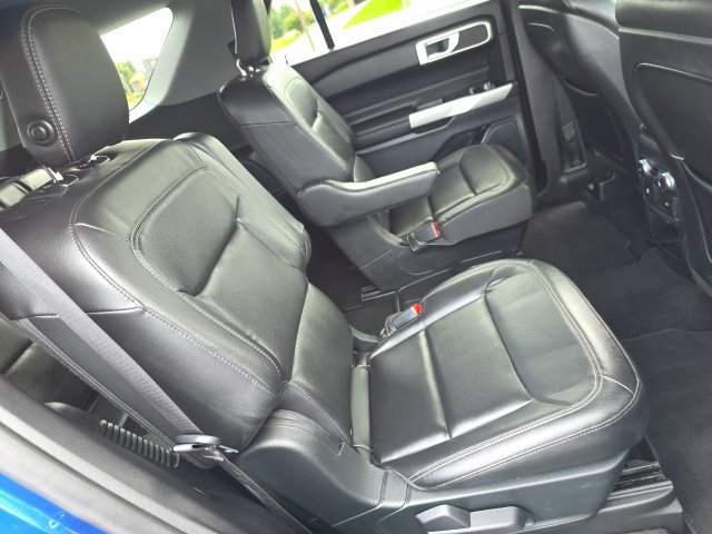 Used 2020 Ford Explorer XLT w/ Equipment Group 202A AWD/4WD image 32