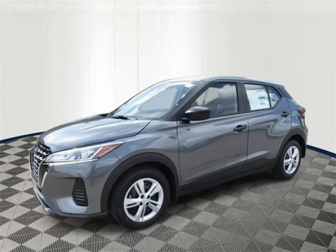 New 2025 Nissan Kicks Play S image 2