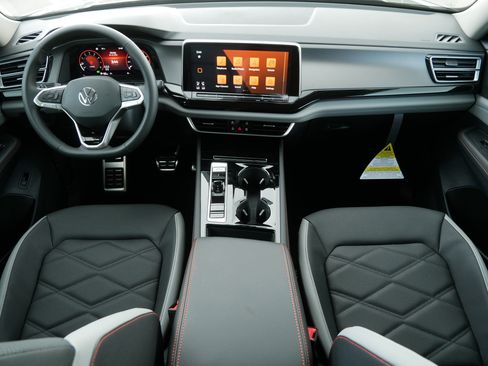 New 2026 Volkswagen Atlas Peak Edition image 9