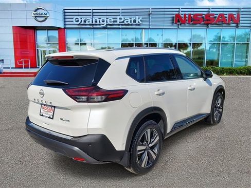 Used 2023 Nissan Rogue SL w/ SL Premium Package image 2