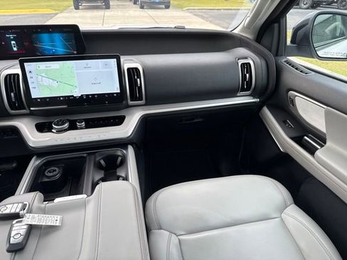 Used 2025 Ford Expedition Max Active AWD/4WD image 14