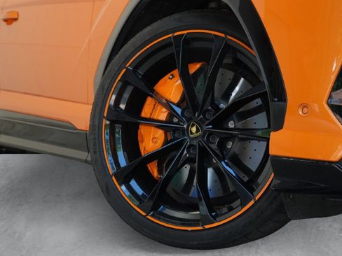 Used 2022 Lamborghini Urus AWD/4WD image 5