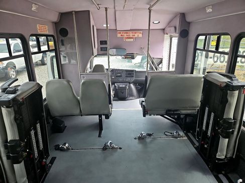 Used 2015 Chevrolet Express 3500 w/ Shuttle Bus Package image 32