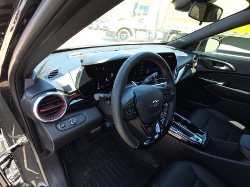 Certified 2024 Chevrolet Trax RS w/ Driver Confidence Package image 14