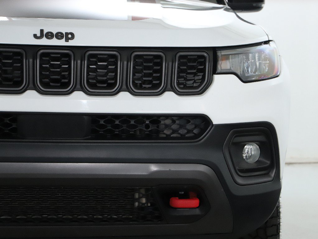 Used 2025 Jeep Compass Trailhawk AWD/4WD image 7