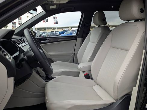 Used 2023 Volkswagen Tiguan SE R-Line image 15