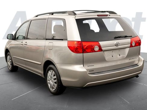 Used 2007 Toyota Sienna LE image 2
