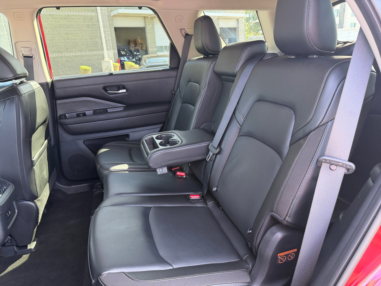 Used 2023 Nissan Pathfinder SL w/ Lighting Package (N92) FWD image 16