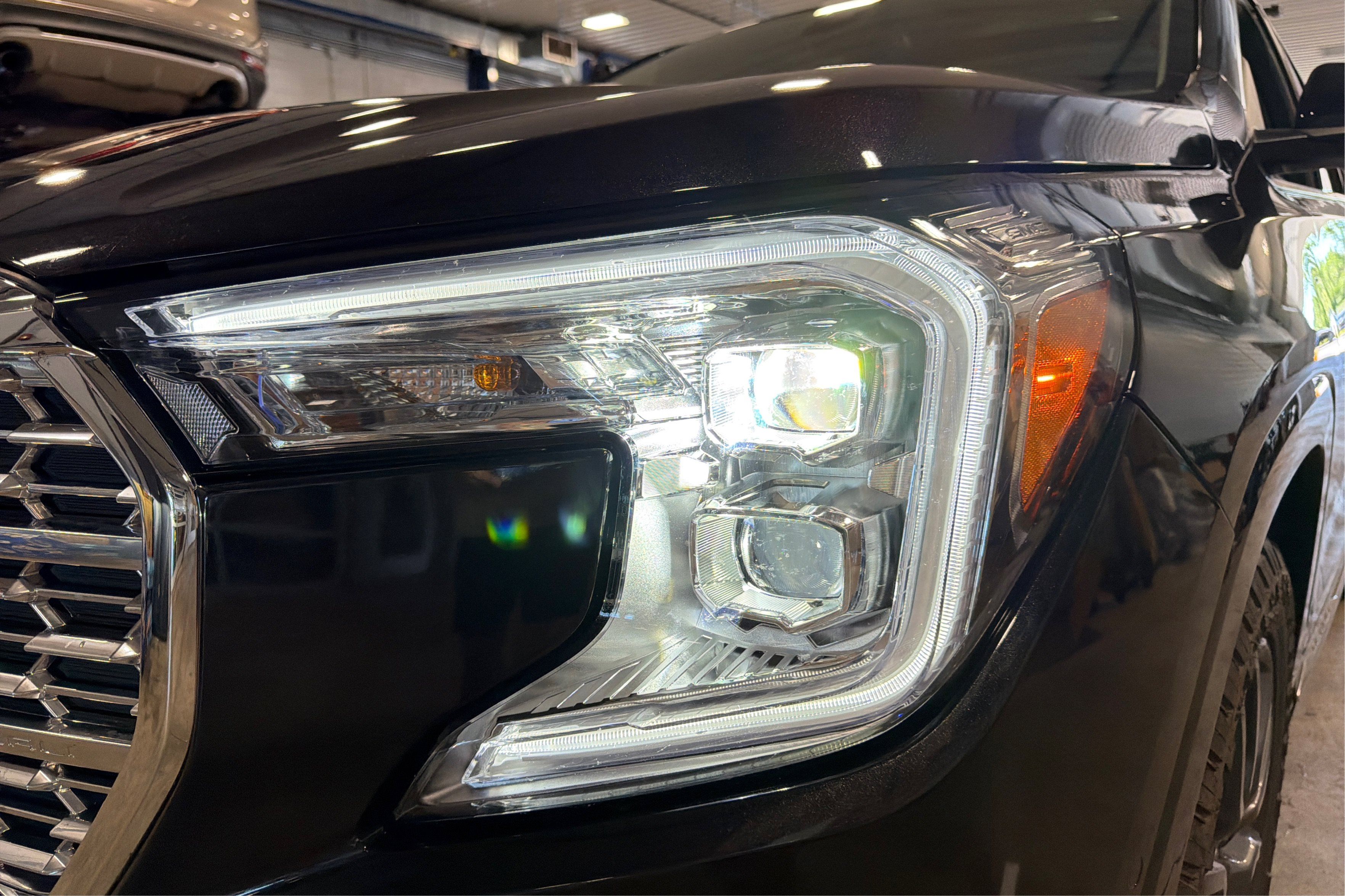 Used 2023 GMC Terrain Denali w/ Black Diamond Edition AWD/4WD image 13