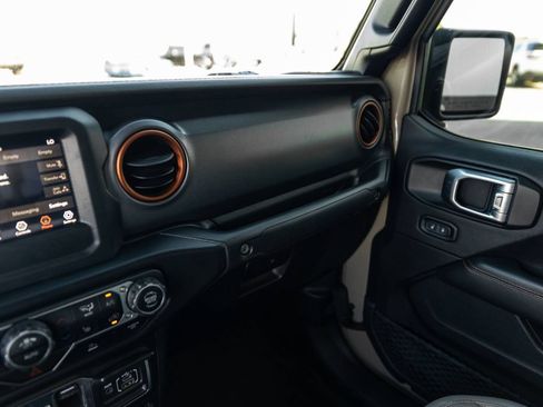 Used 2020 Jeep Gladiator Mojave w/ LED Lighting Group AWD/4WD image 13