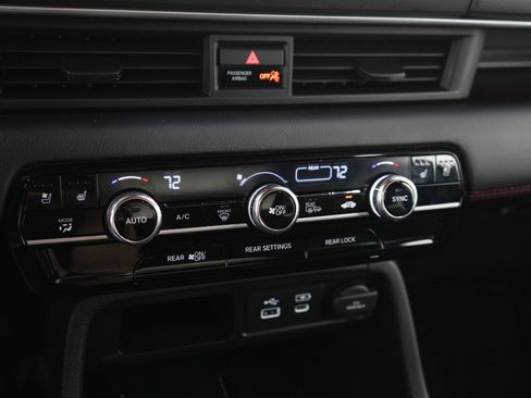 Used 2025 Honda Pilot Black Edition image 25