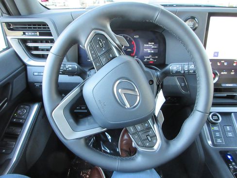 Used 2026 Lexus GX 550 AWD/4WD image 37