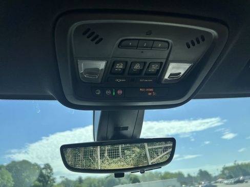 Used 2022 Chevrolet Traverse Premier AWD/4WD image 13