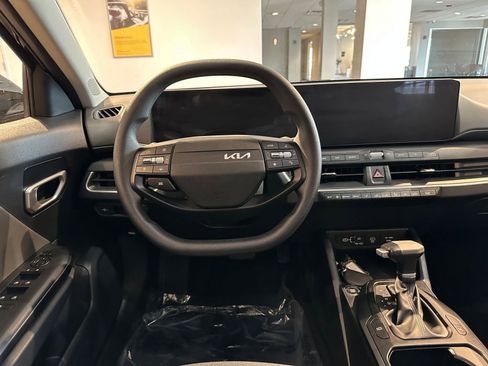 Used 2025 Kia K4 LXS image 34