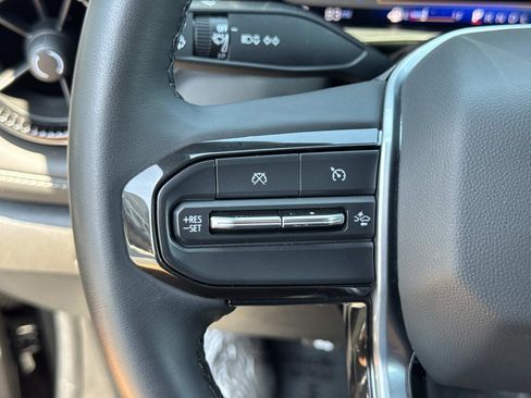 Used 2024 Chevrolet Colorado LT w/ LT Convenience Package RWD image 8