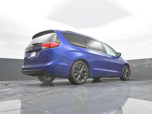 Used 2019 Chrysler Pacifica Touring-L Plus w/ Advanced Safetytec Group FWD image 40