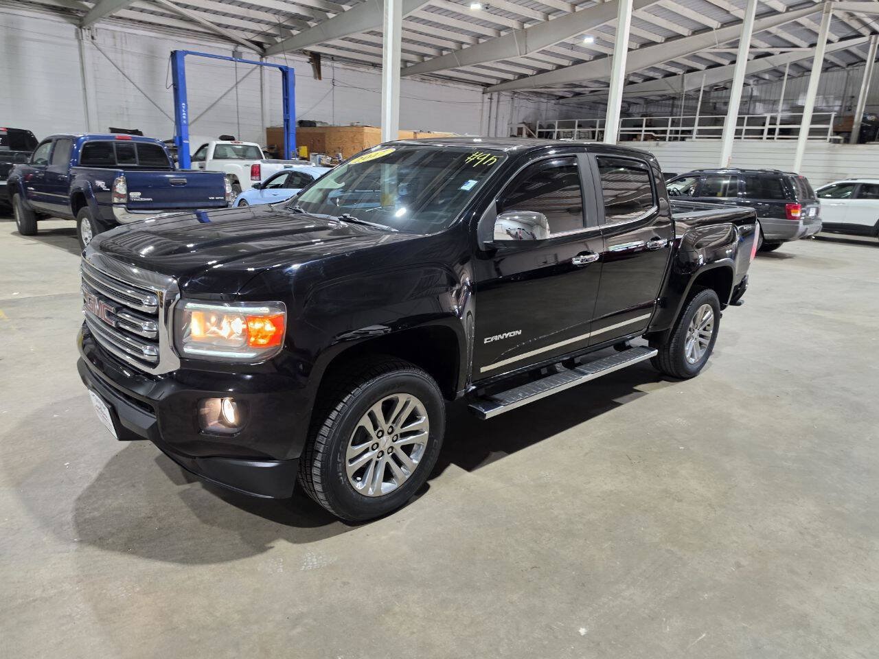 Used 2017 GMC Canyon SLE w/ SLE Convenience Package AWD/4WD image 2