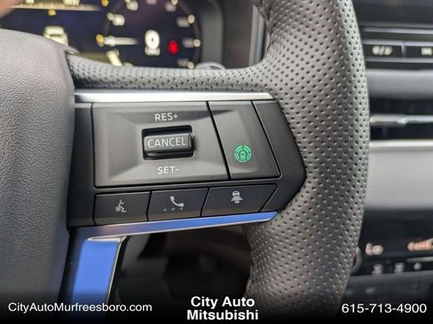 New 2025 Mitsubishi Outlander SE image 18