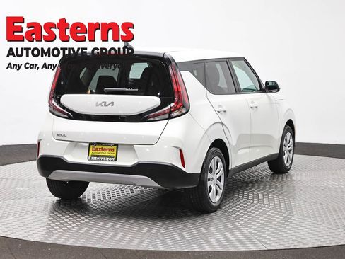 Used 2023 Kia Soul LX FWD image 5