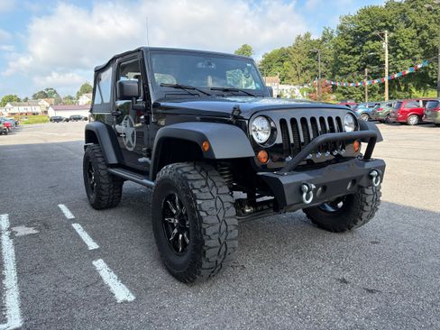 Used 2013 Jeep Wrangler Sport AWD/4WD image 5