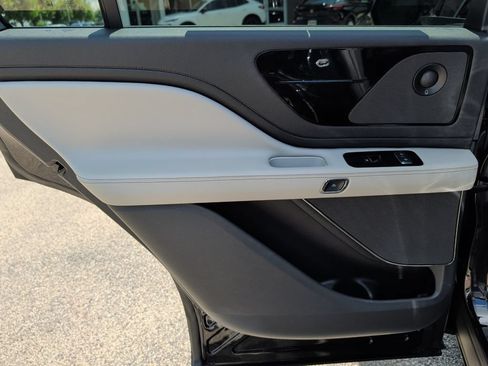 Used 2025 Lincoln Aviator AWD w/ Jet Appearance Package image 30