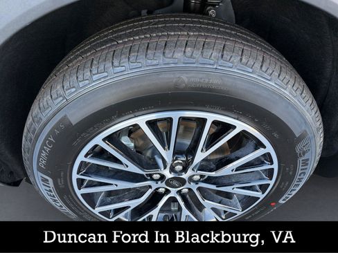 New 2026 Ford Escape PHEV w/ PHEV Premium Package image 9