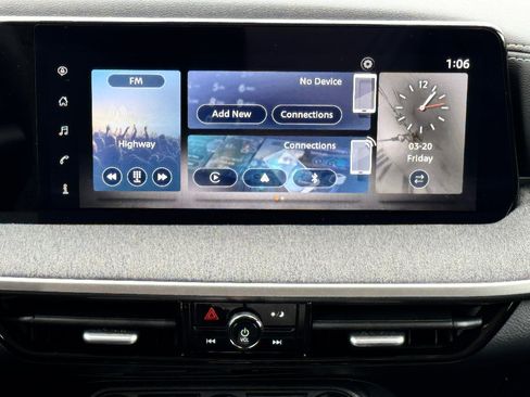 Used 2025 Nissan Kicks SV image 11