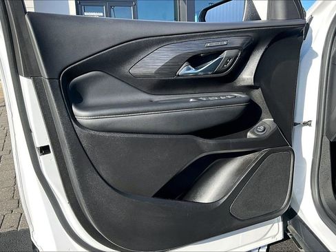 Used 2024 GMC Terrain SLT image 19