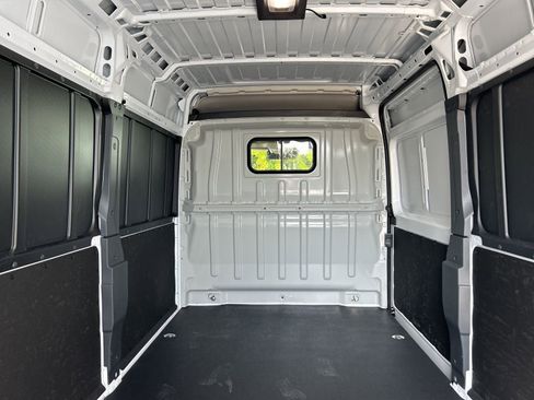 New 2026 RAM ProMaster 2500 w/ Quick Order Package 22G SLT image 16