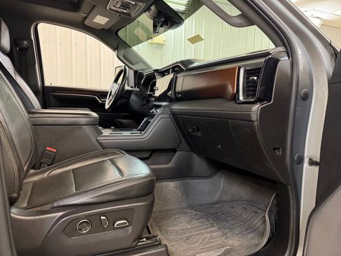 Used 2024 GMC Sierra 3500 Denali w/ Denali Reserve Package AWD/4WD image 28