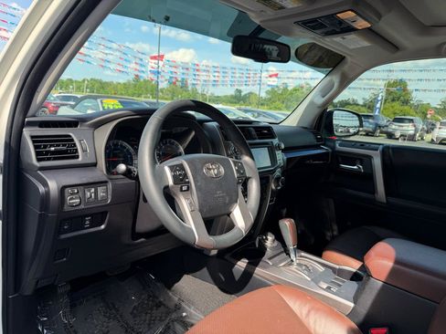 Used 2018 Toyota 4Runner Limited AWD/4WD image 13