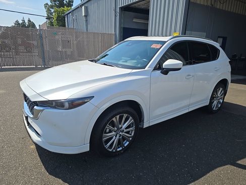 Used 2022 MAZDA CX-5 Signature AWD/4WD image 2