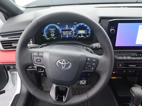 Used 2025 Toyota Camry XSE FWD image 5