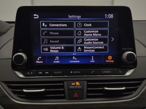 Used 2025 Nissan Altima 2.5 SV FWD image 25