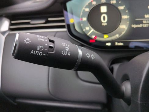 New 2026 Land Rover Range Rover SE image 28