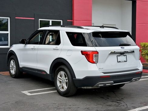 Used 2023 Ford Explorer XLT w/ Equipment Group 202A image 4