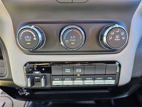 Used 2024 RAM 5500 Tradesman w/ Chrome Appearance Group image 22