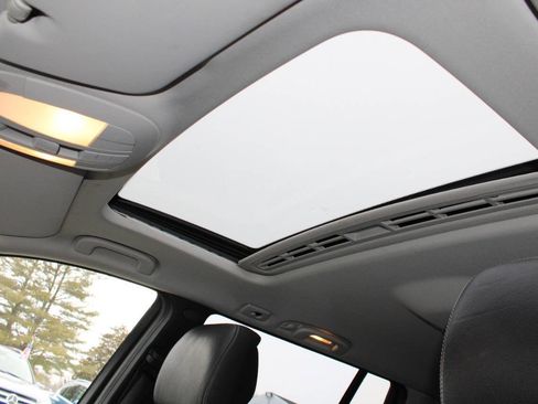 Used 2012 Mercedes-Benz GL 550 4MATIC image 19