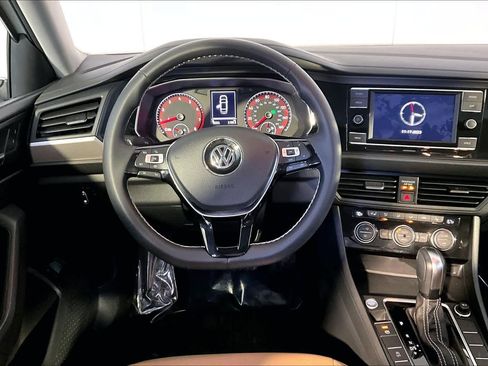 Used 2021 Volkswagen Jetta SE w/ SE Cold Weather Package image 5