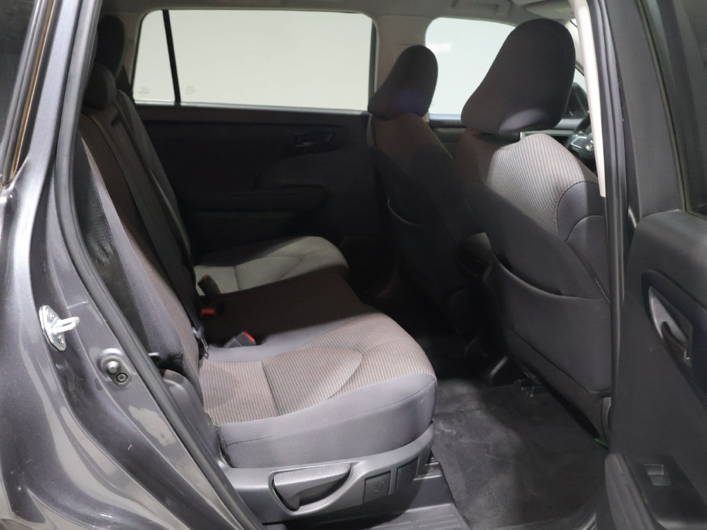 Used 2024 Toyota Highlander LE FWD image 20