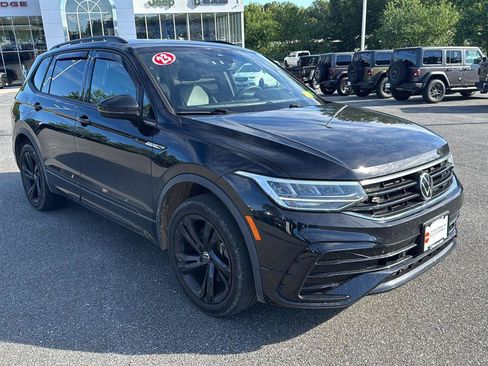Used 2023 Volkswagen Tiguan SE R-Line FWD image 1