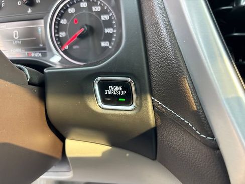 Used 2017 GMC Acadia SLT FWD image 19