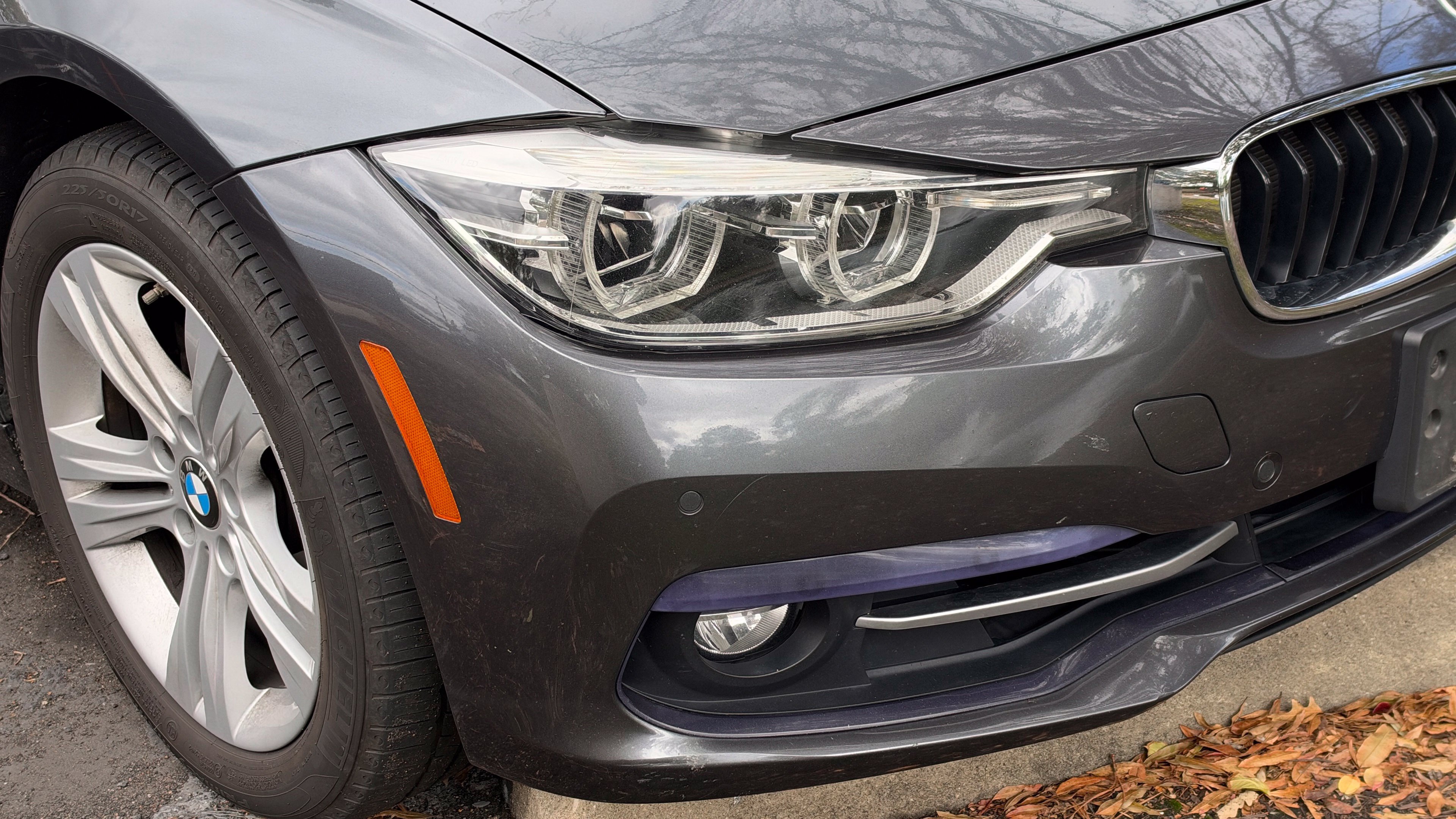 Used 2017 BMW 330i xDrive Sedan AWD/4WD image 2